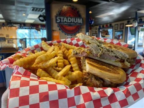 stadium burgers and wings cleveland.